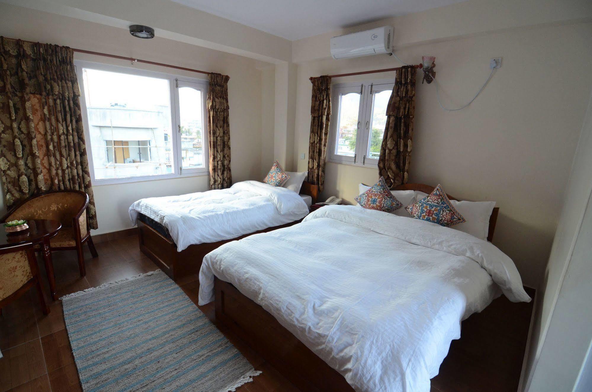 Hotel Asia Pokhara Exteriör bild